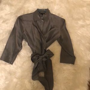 Harold’s Beautiful grey silk blouse. Size 8.
